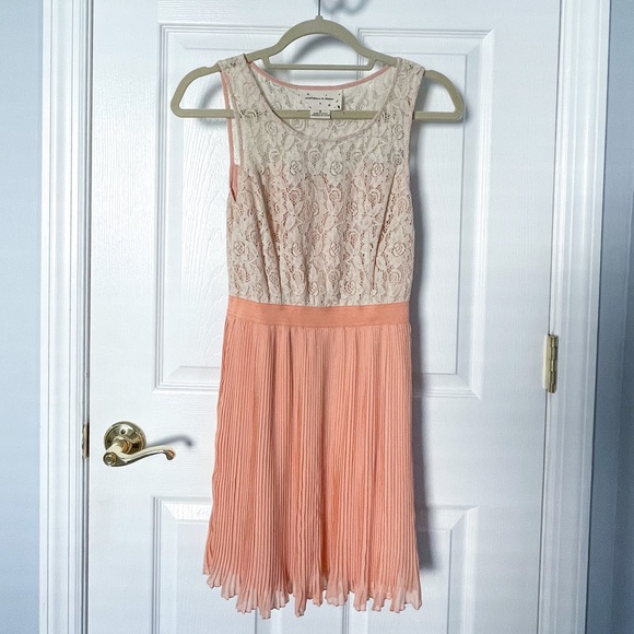 UO Lace and Chiffon Dress in Cream and Light Pink - Picture 2 of 5